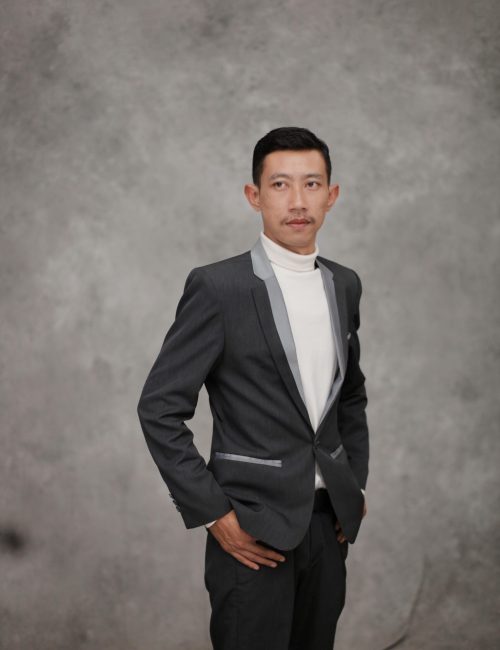 cpp pria disebelah kiri